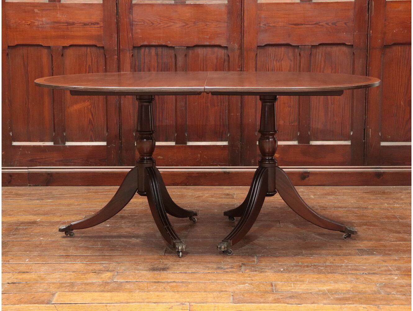 ペデスタルテーブル