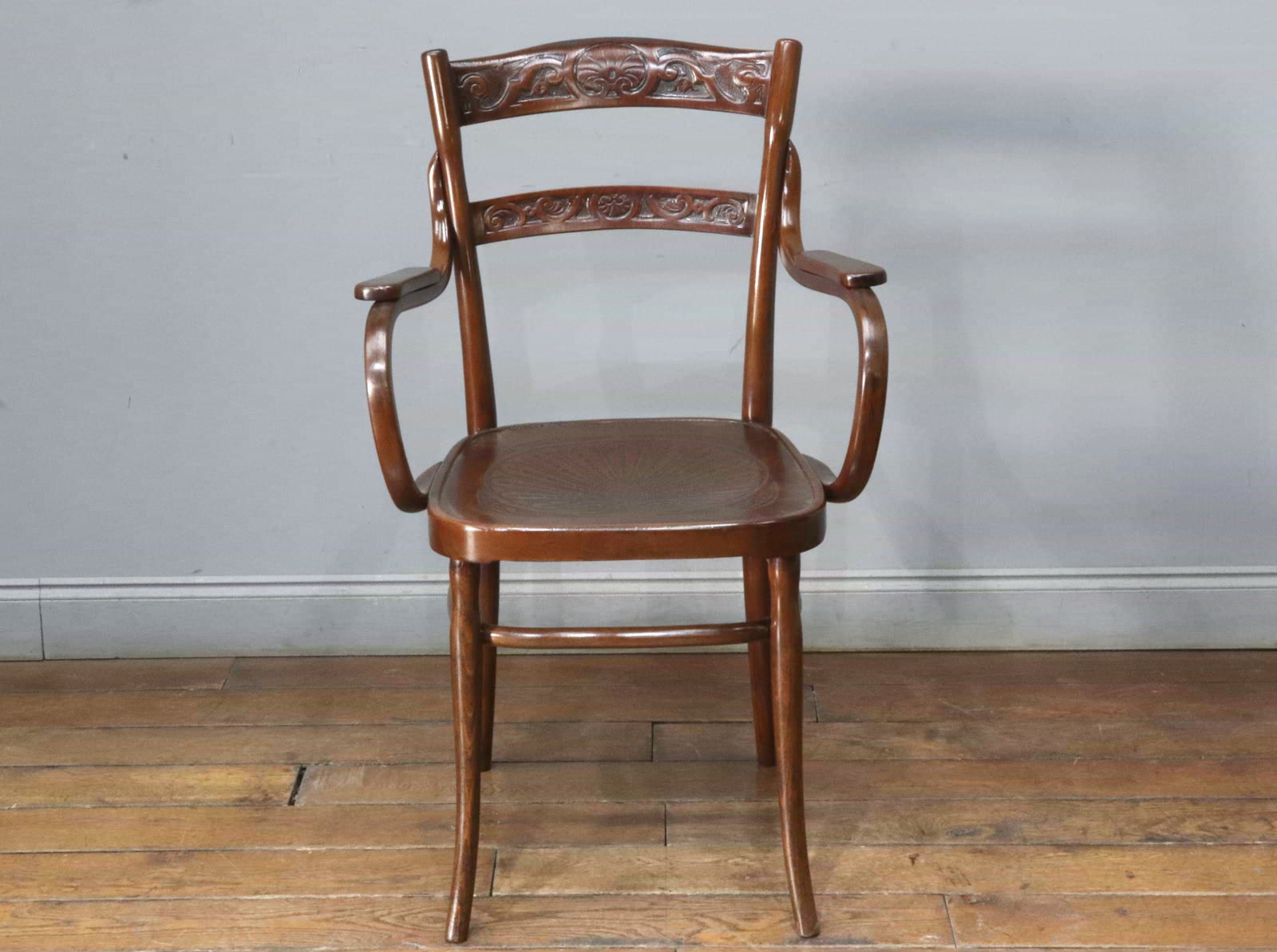 ベントウッドアームチェア