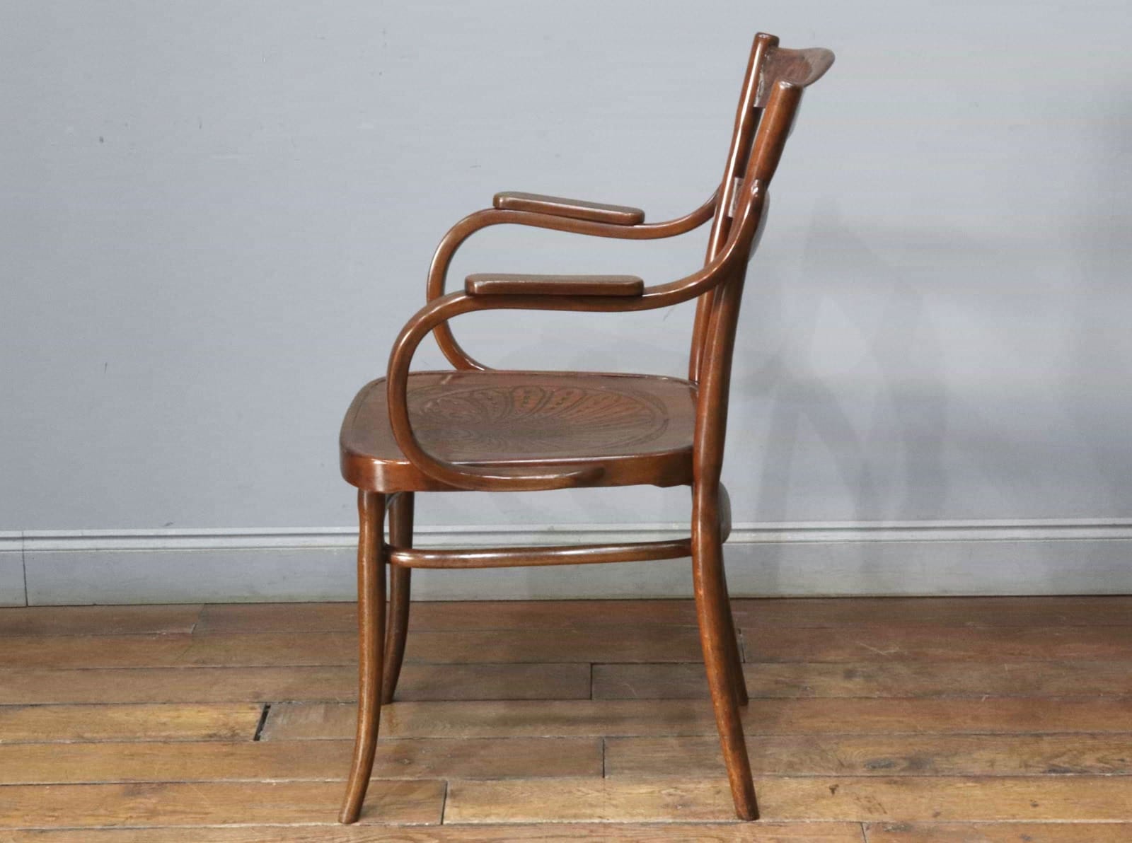 ベントウッドアームチェア