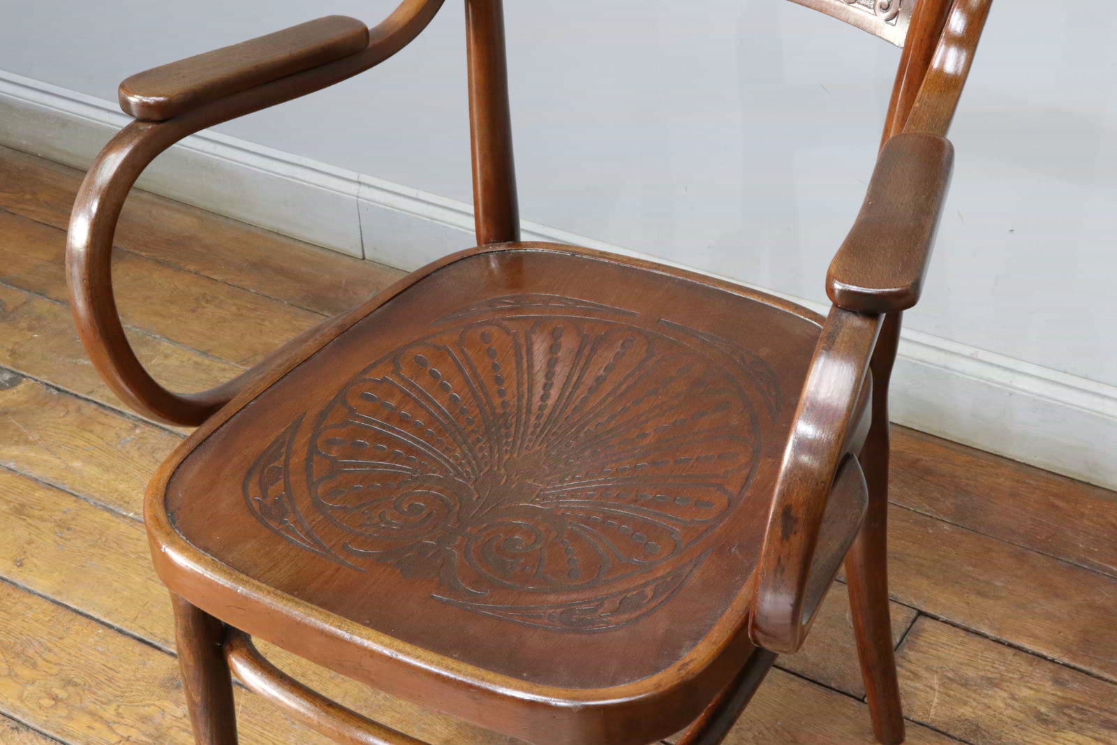 ベントウッドアームチェア