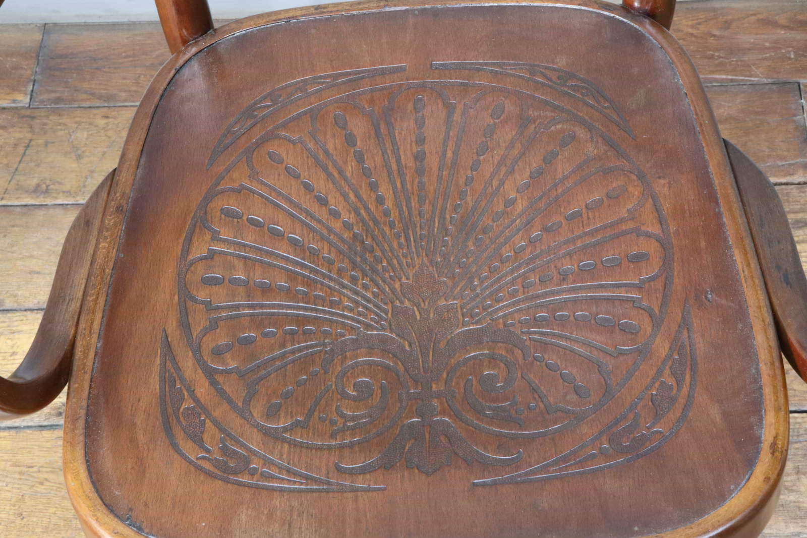 ベントウッドアームチェア