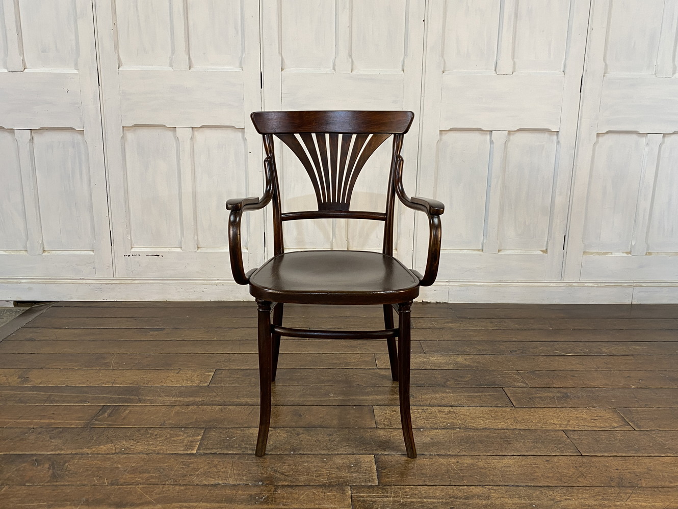 ベントウッドアームチェア