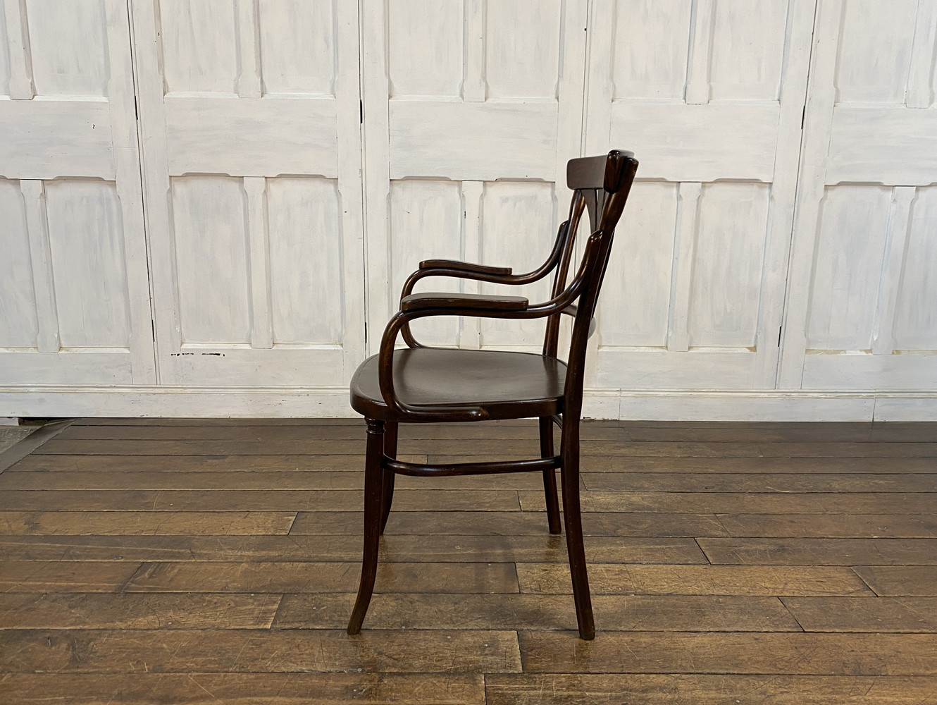 ベントウッドアームチェア