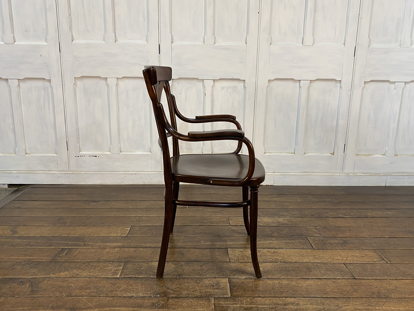 ベントウッドアームチェア