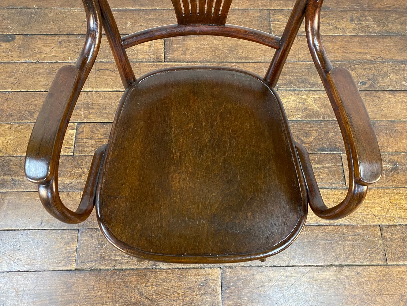 ベントウッドアームチェア