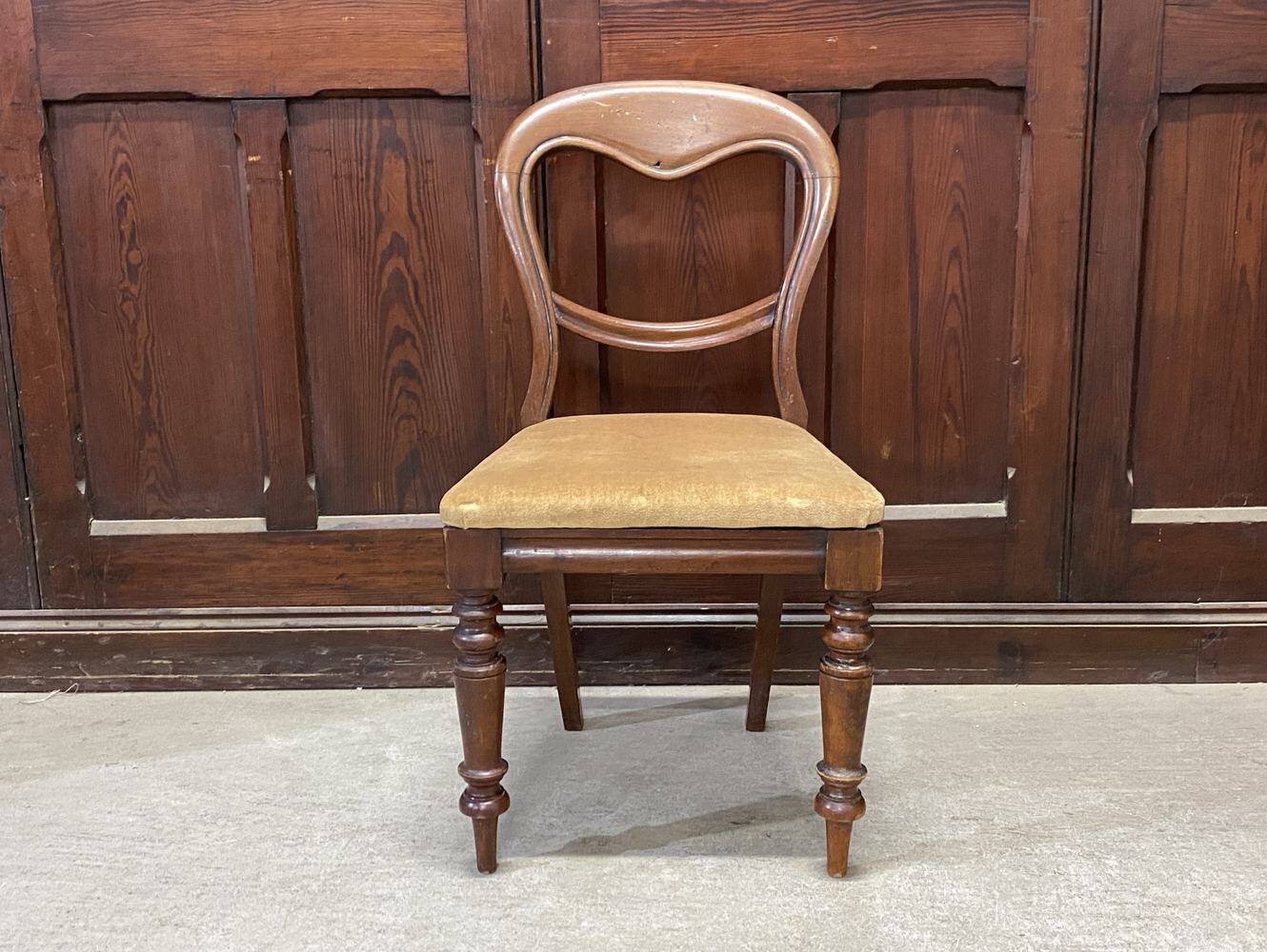 バルーンバックチェア