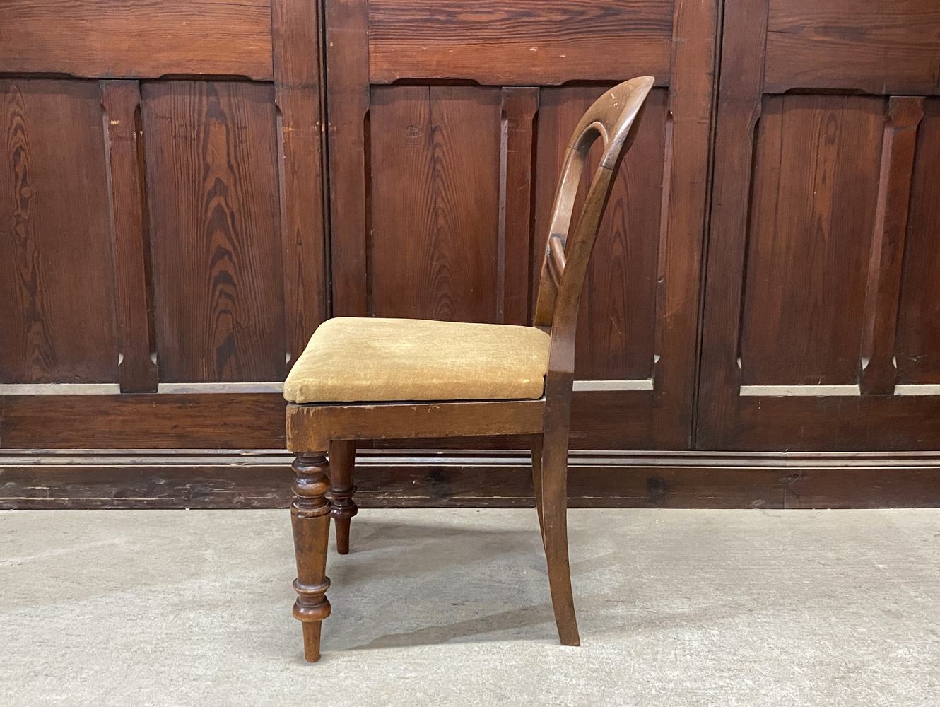 バルーンバックチェア