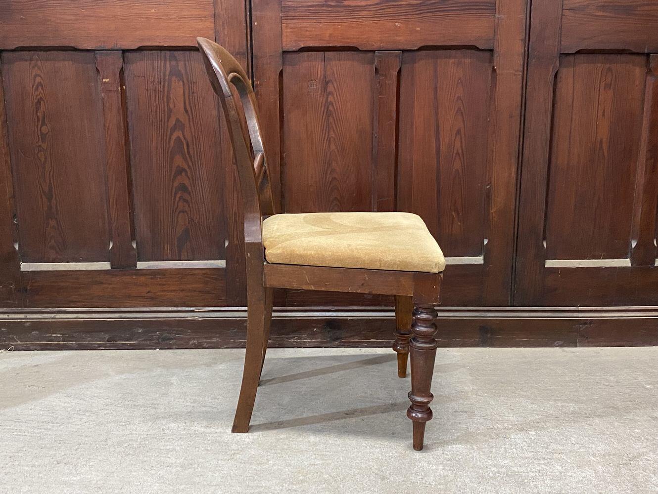 バルーンバックチェア