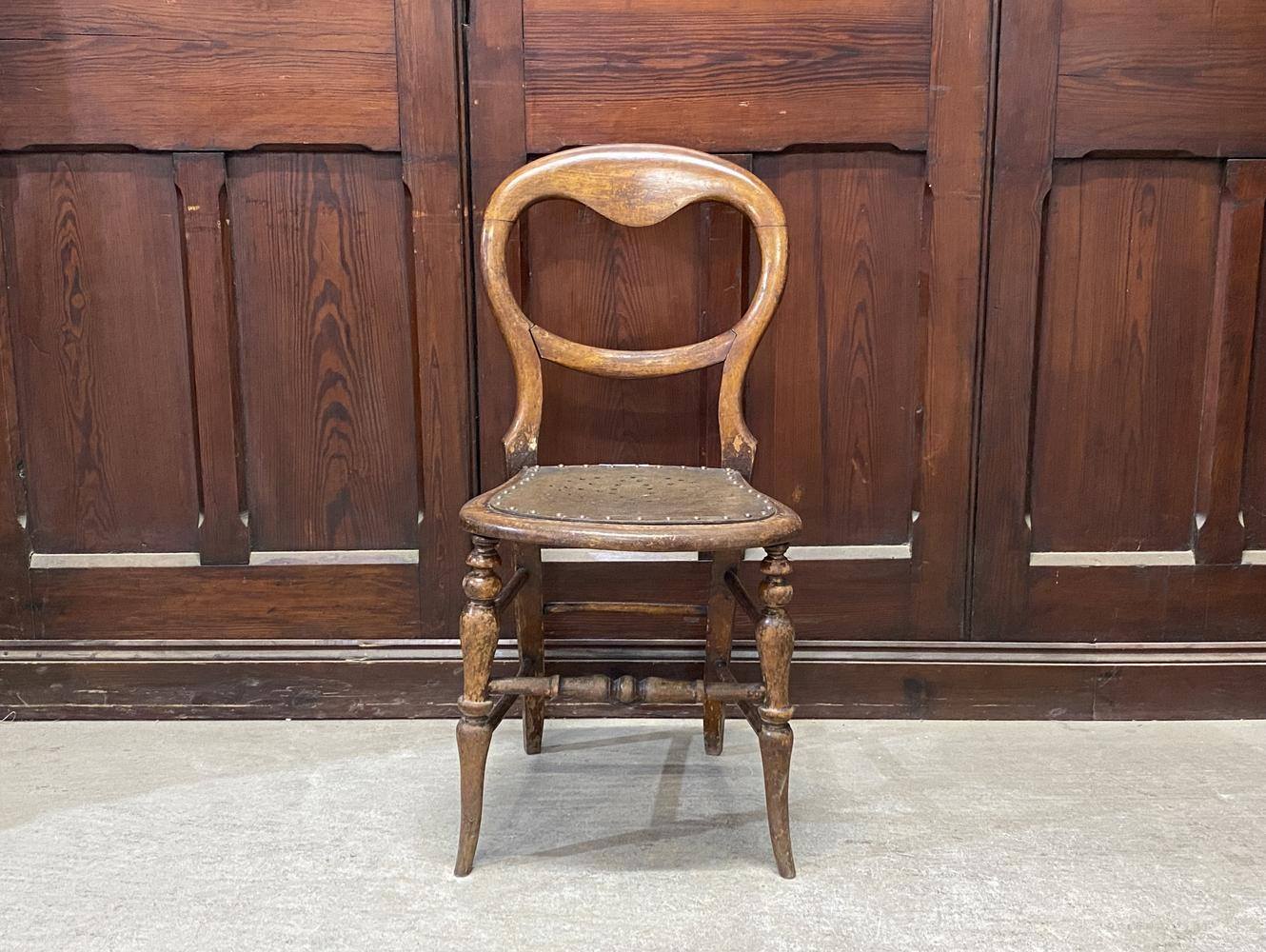 バルーンバックチェア