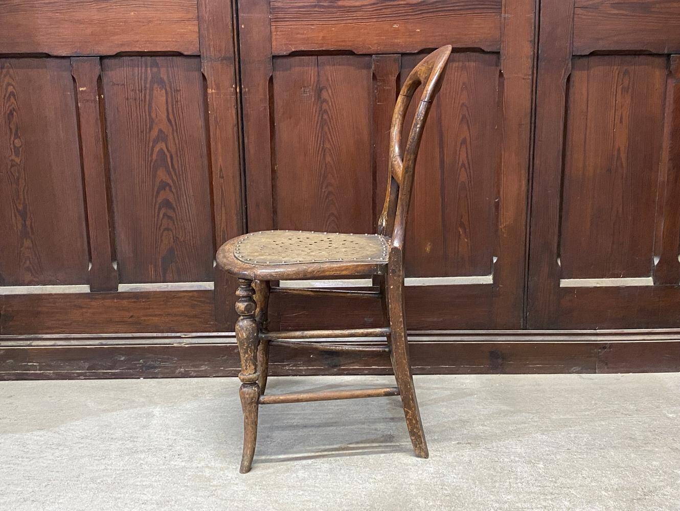 バルーンバックチェア