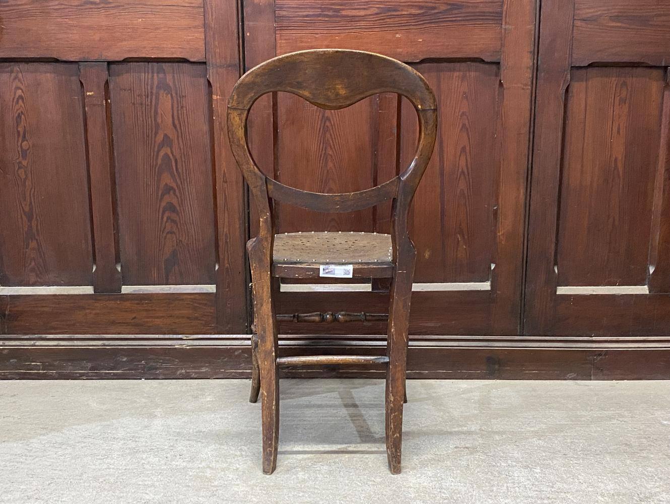 バルーンバックチェア