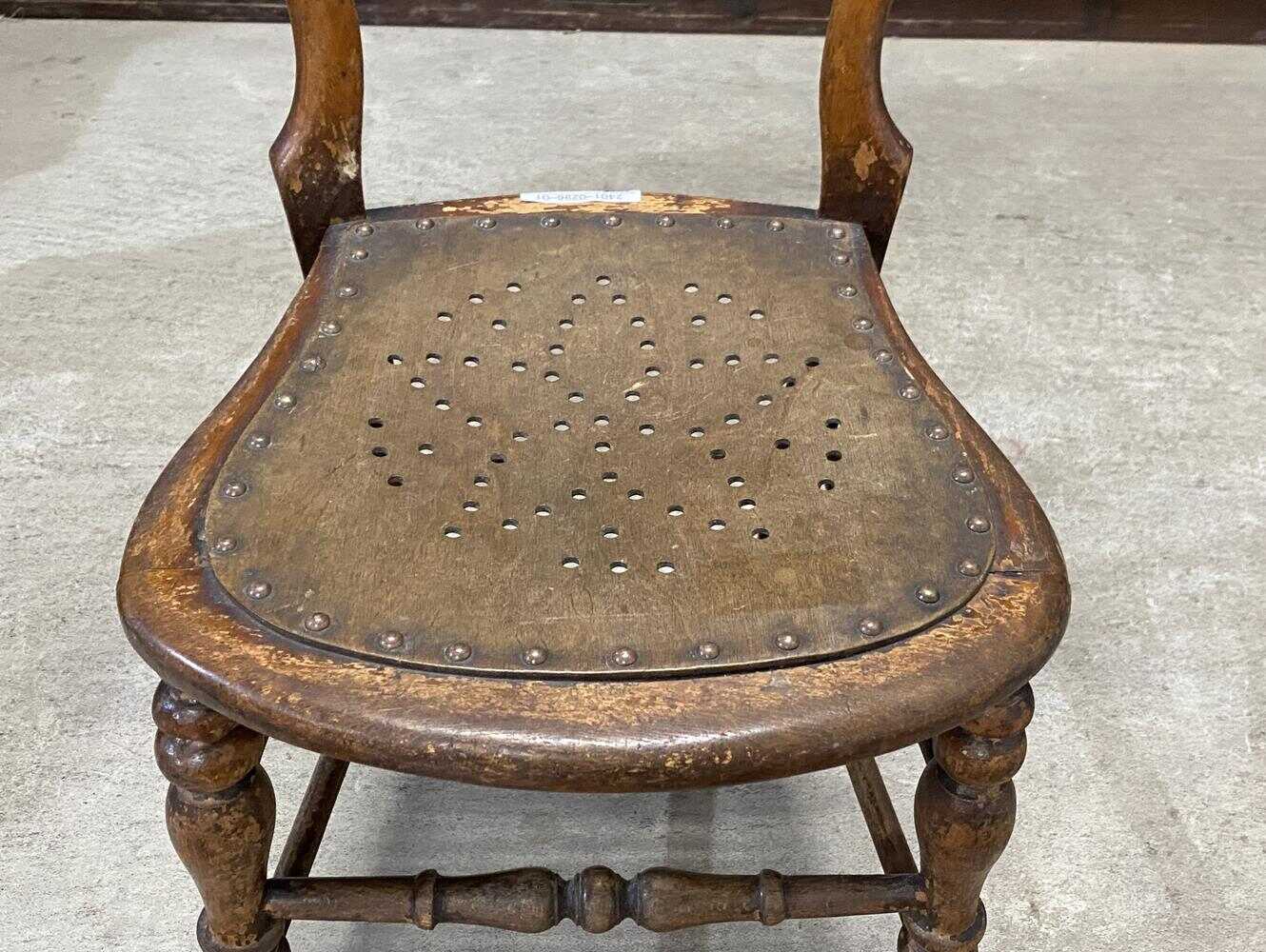 バルーンバックチェア