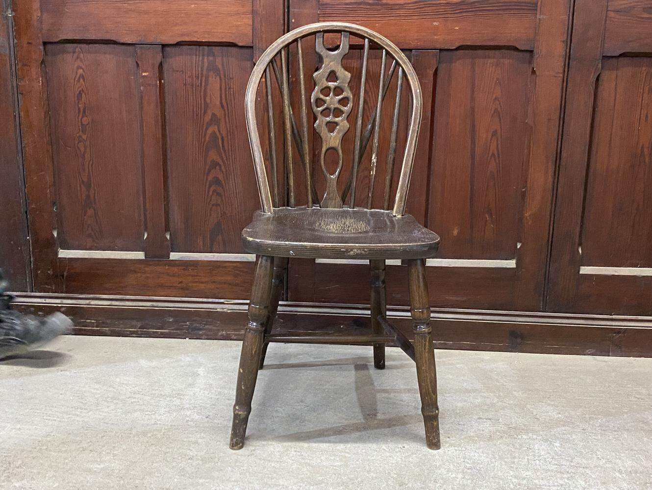 ホイールバックチェア