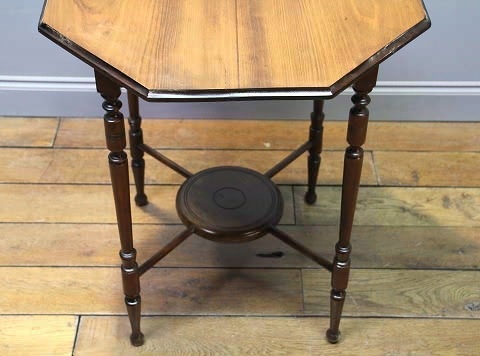 ティーテーブル