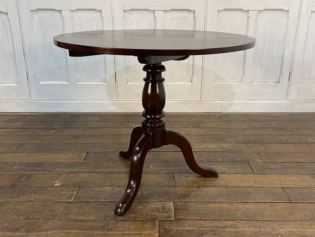 ティルトップテーブル