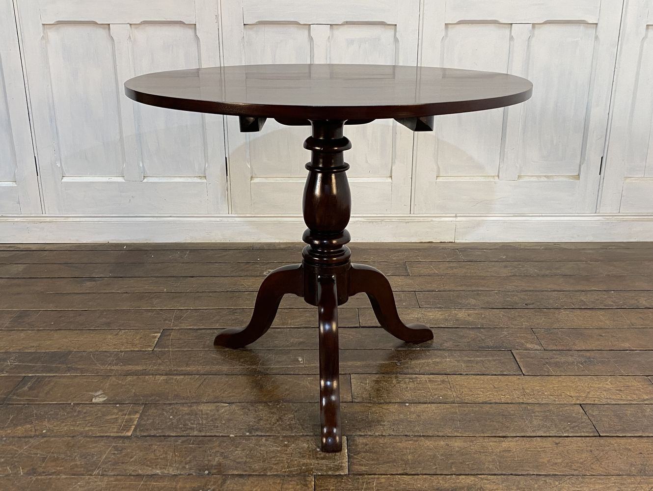 ティルトップテーブル