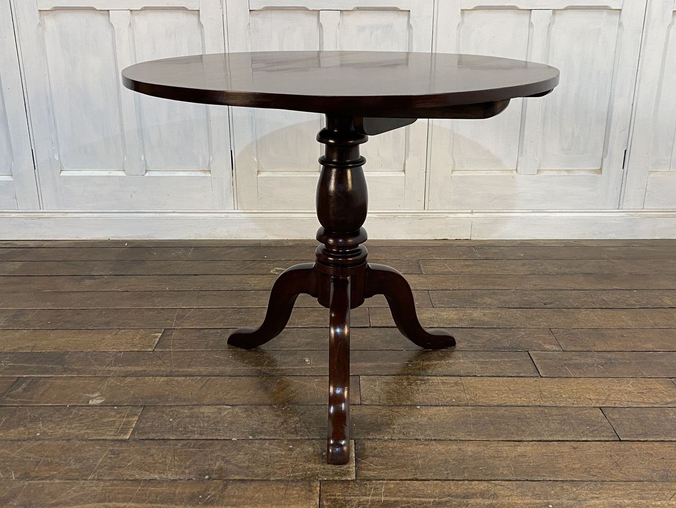 ティルトップテーブル