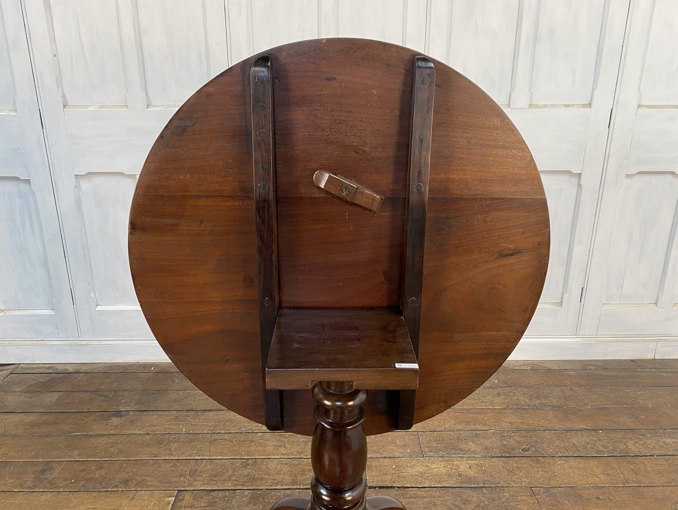 ティルトップテーブル