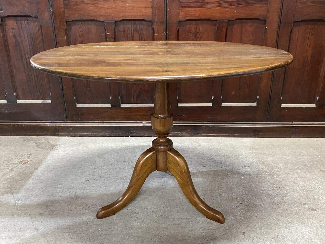 ティルトップテーブル