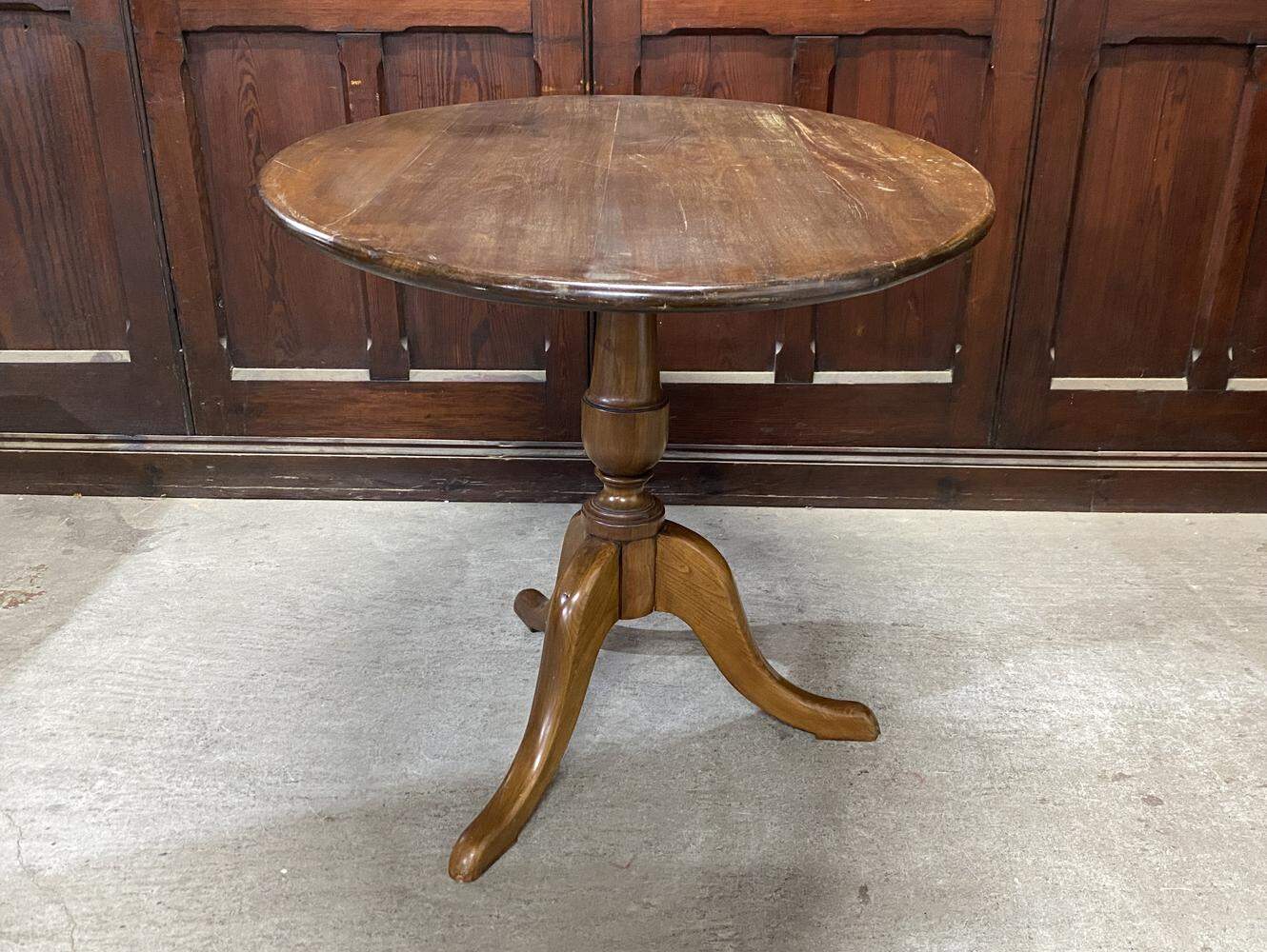 ティルトップテーブル