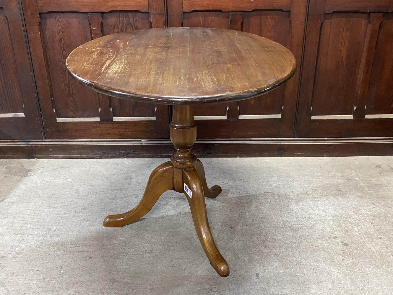 ティルトップテーブル