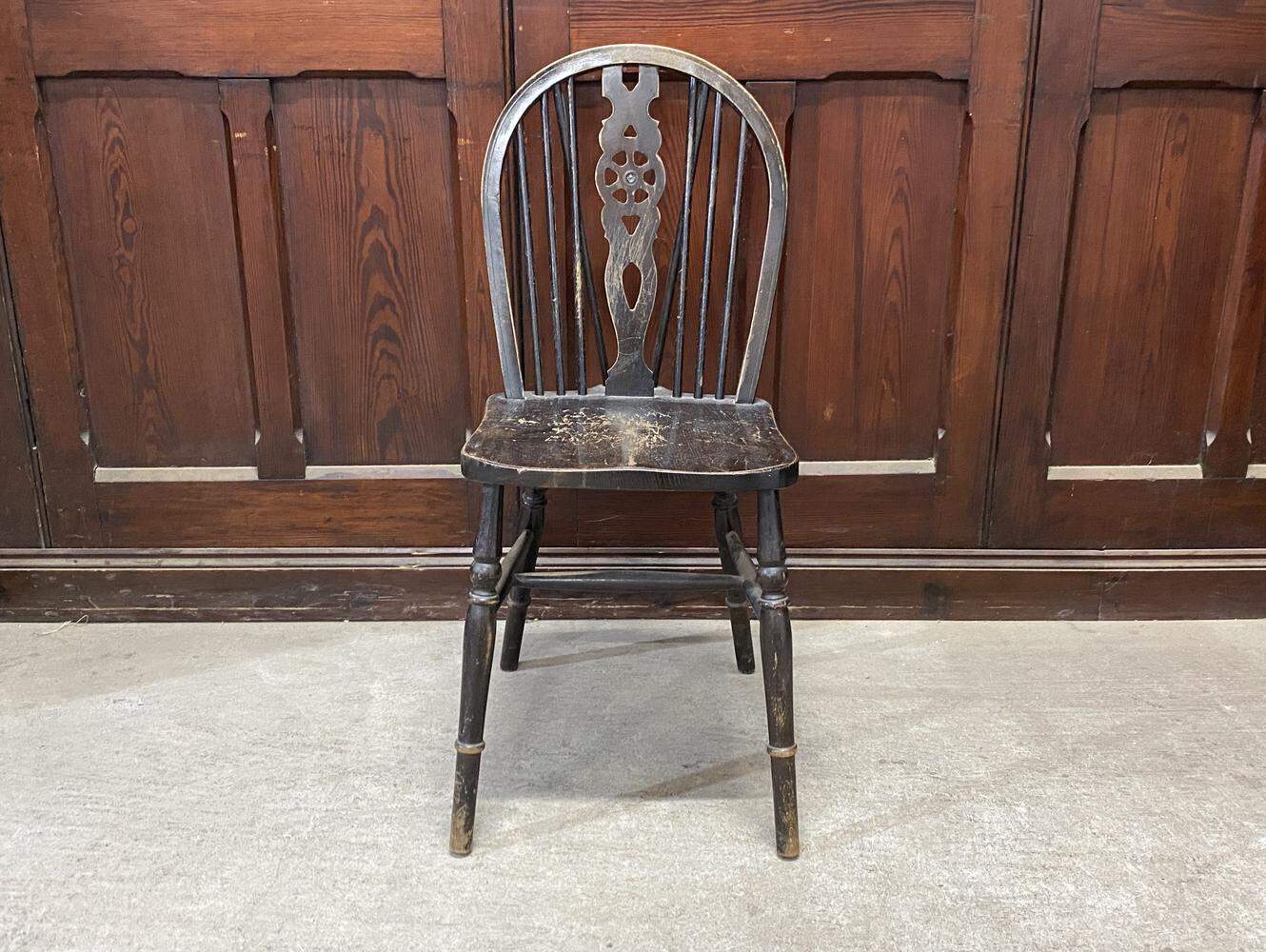 ホイールバックチェア