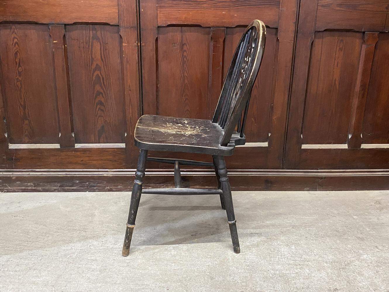 ホイールバックチェア