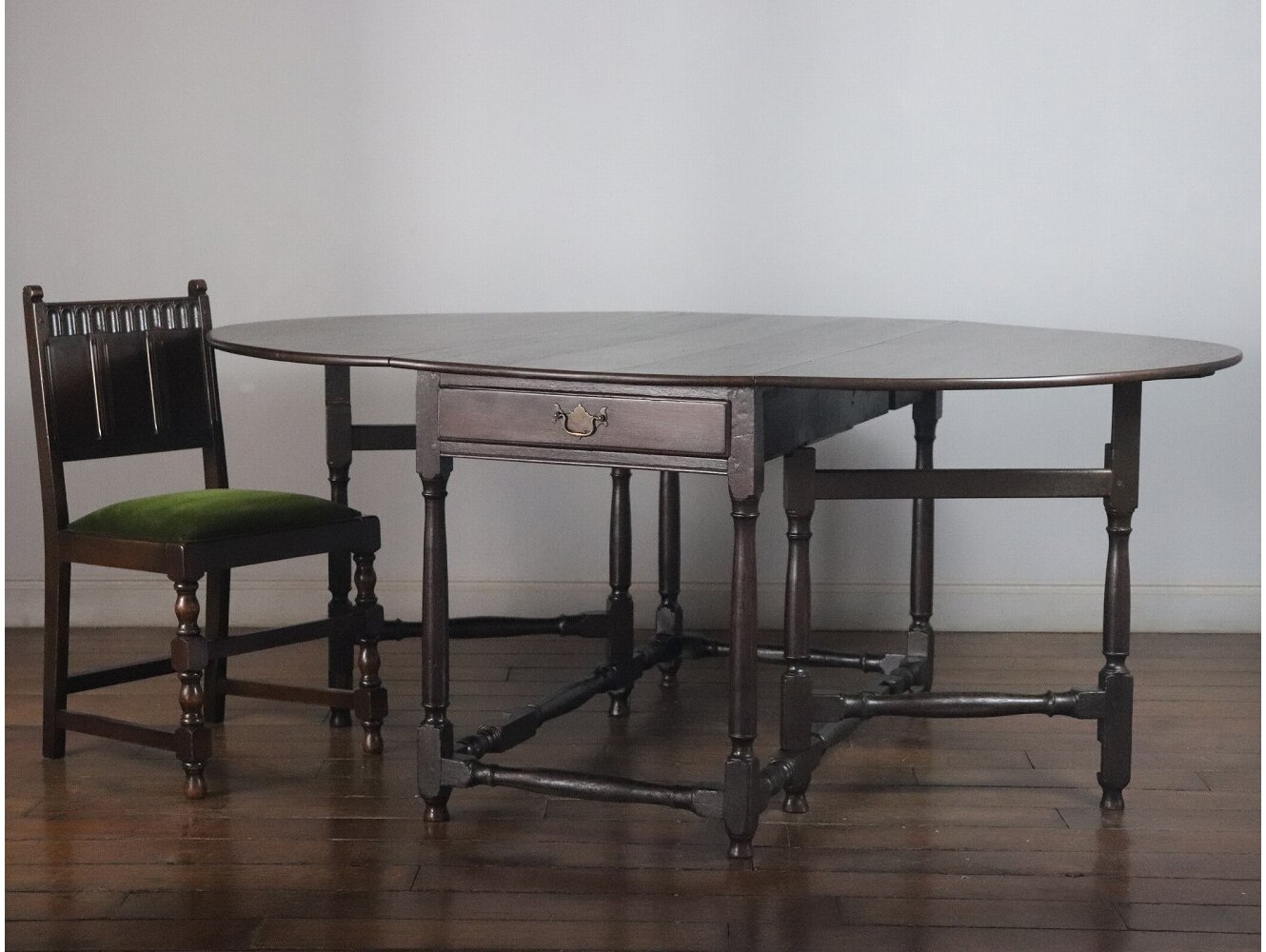 ゲートレッグテーブル