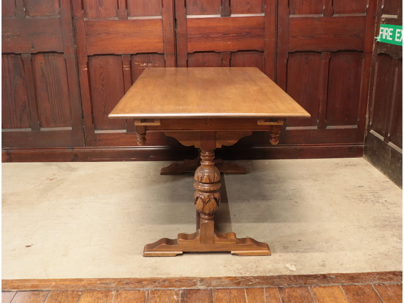 リフェクトリーテーブル