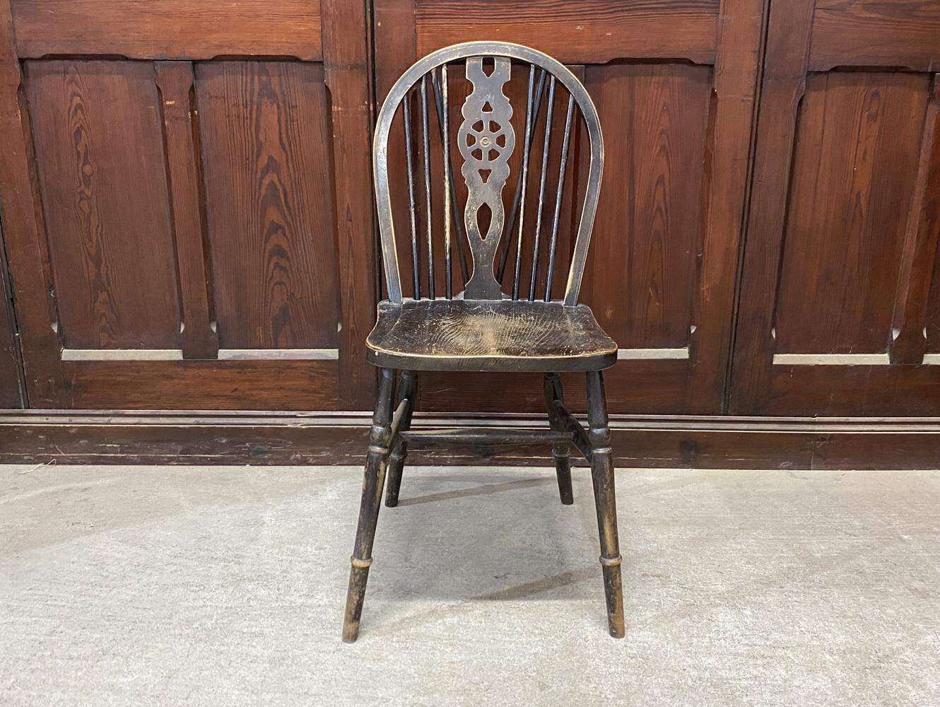 ホイールバックチェア