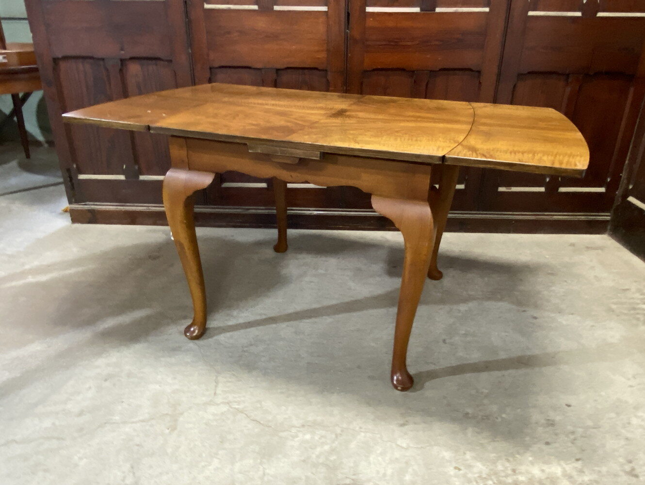 ドローリーフテーブル