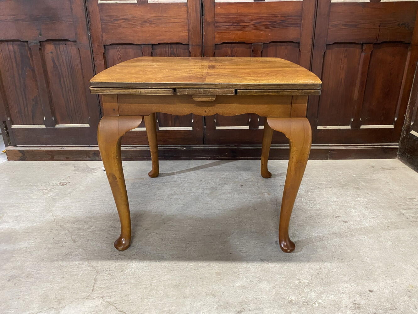 ドローリーフテーブル