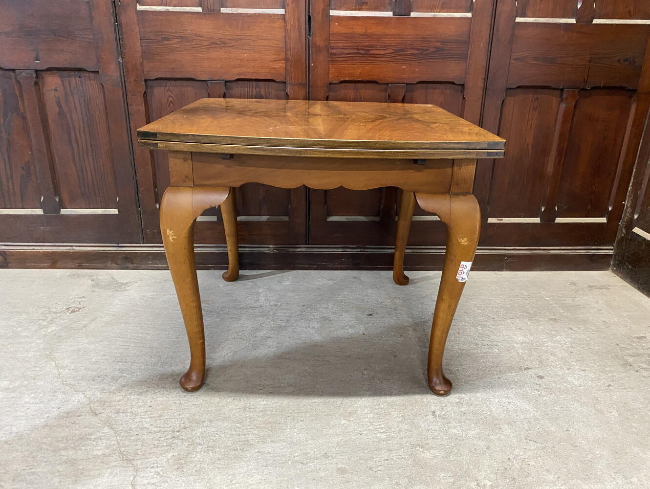 ドローリーフテーブル