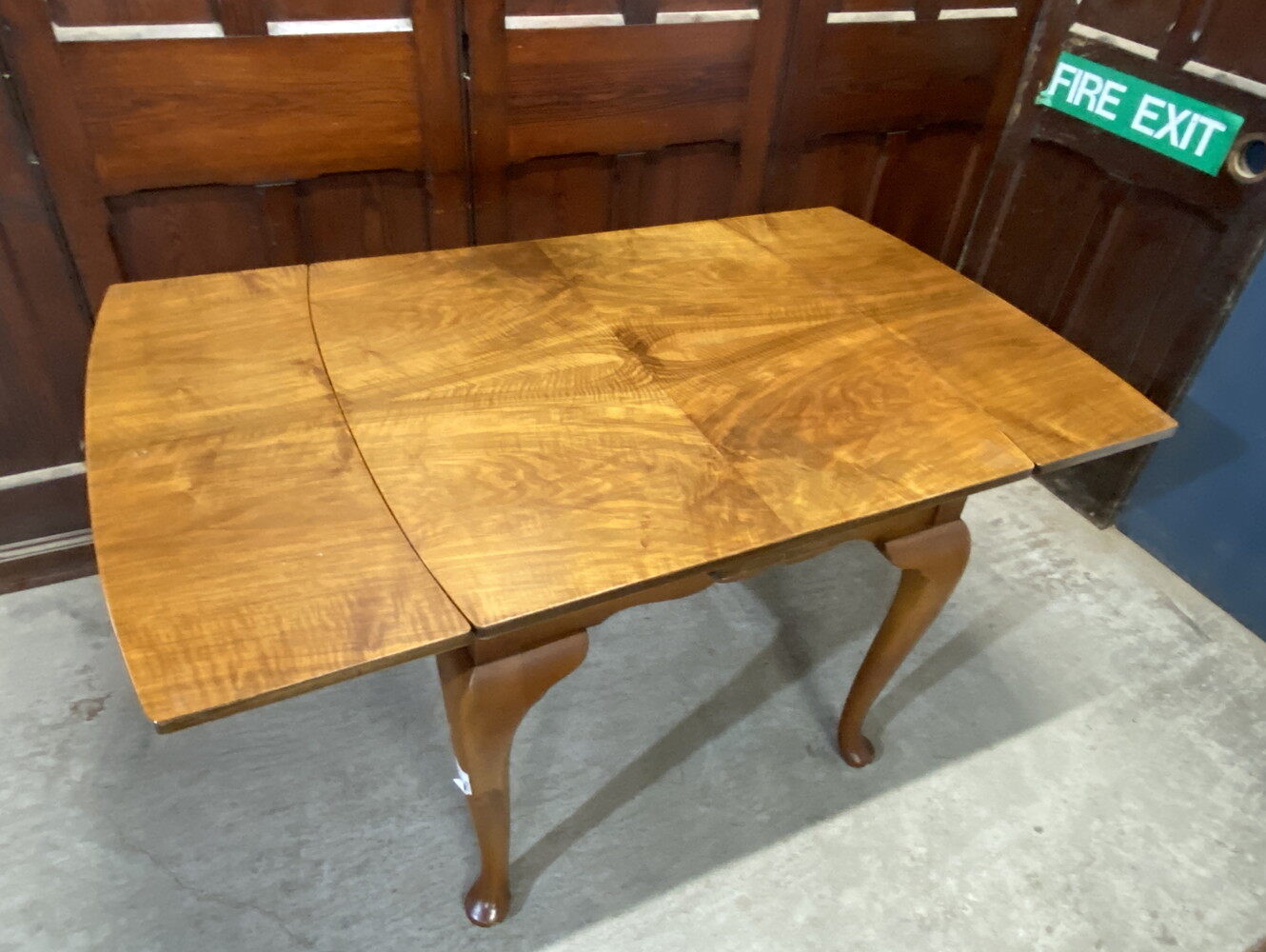 ドローリーフテーブル