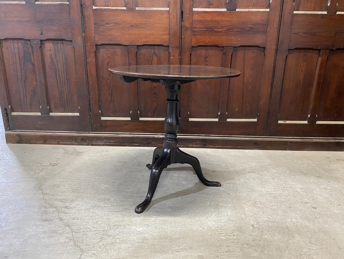 ティルトップテーブル