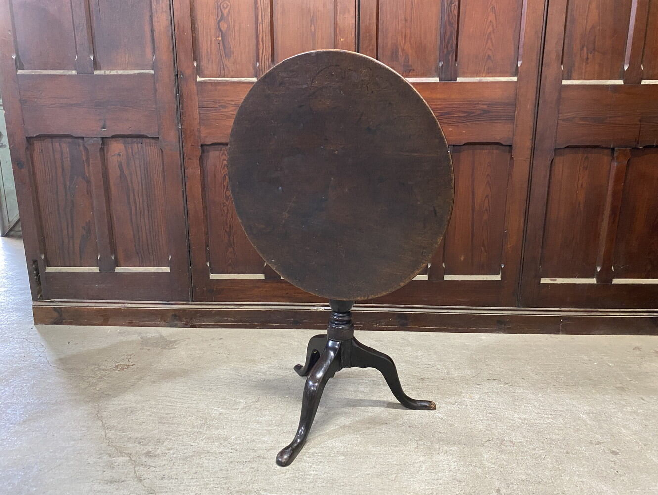 ティルトップテーブル