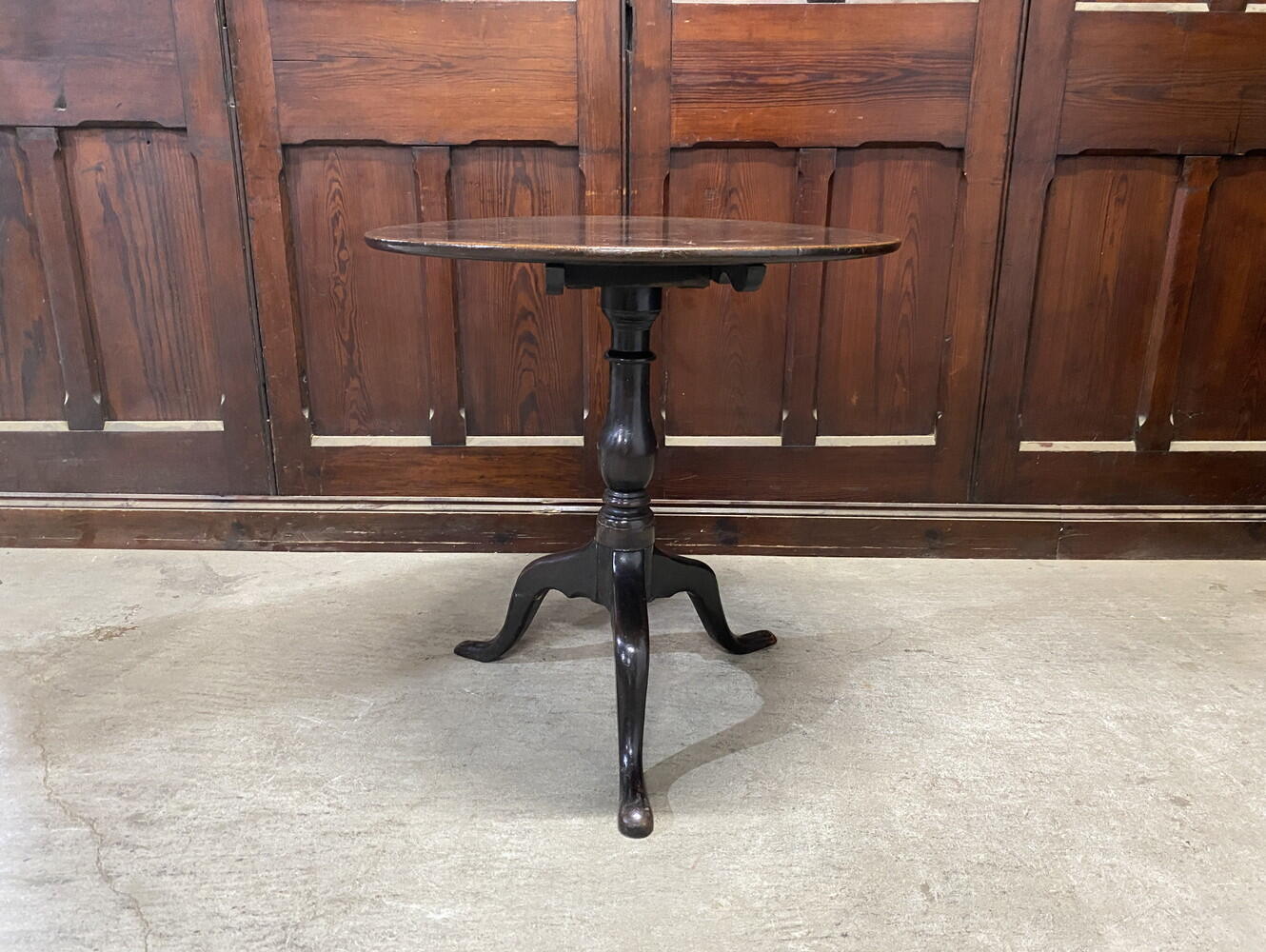 ティルトップテーブル