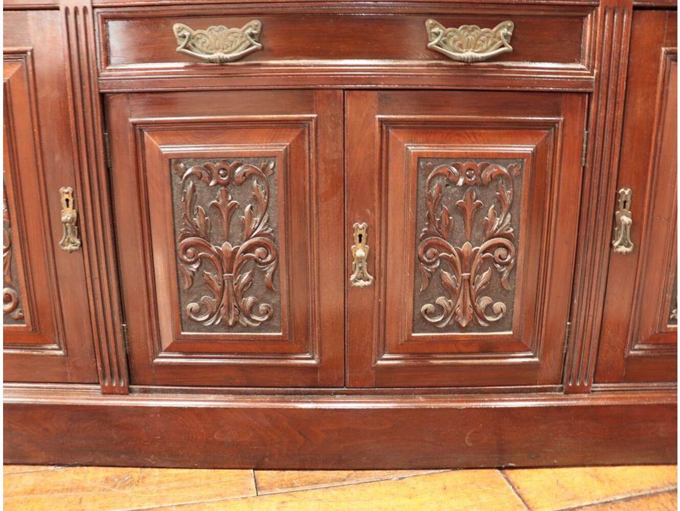 ミラーバックサイドボード