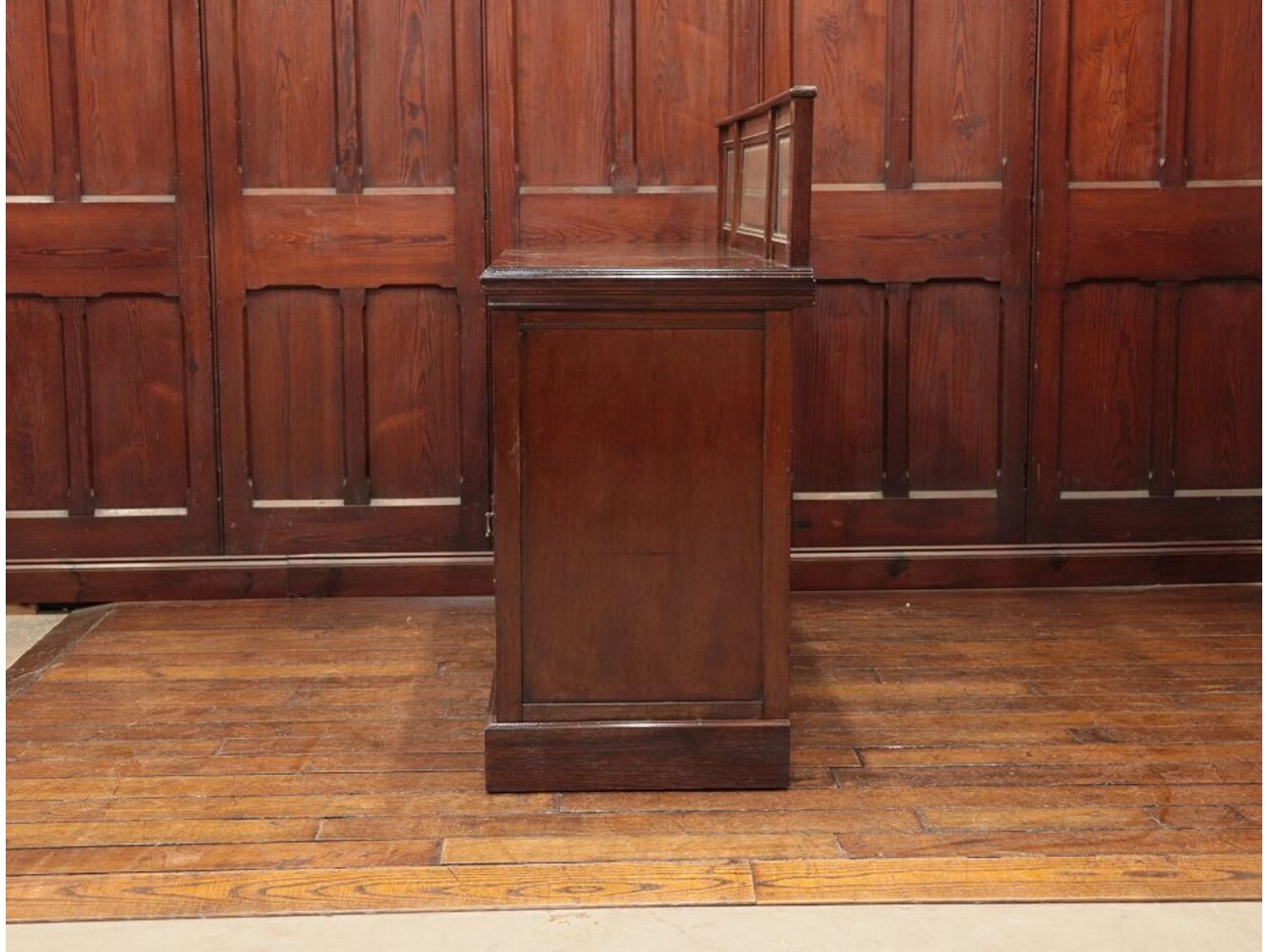 ミラーバックサイドボード