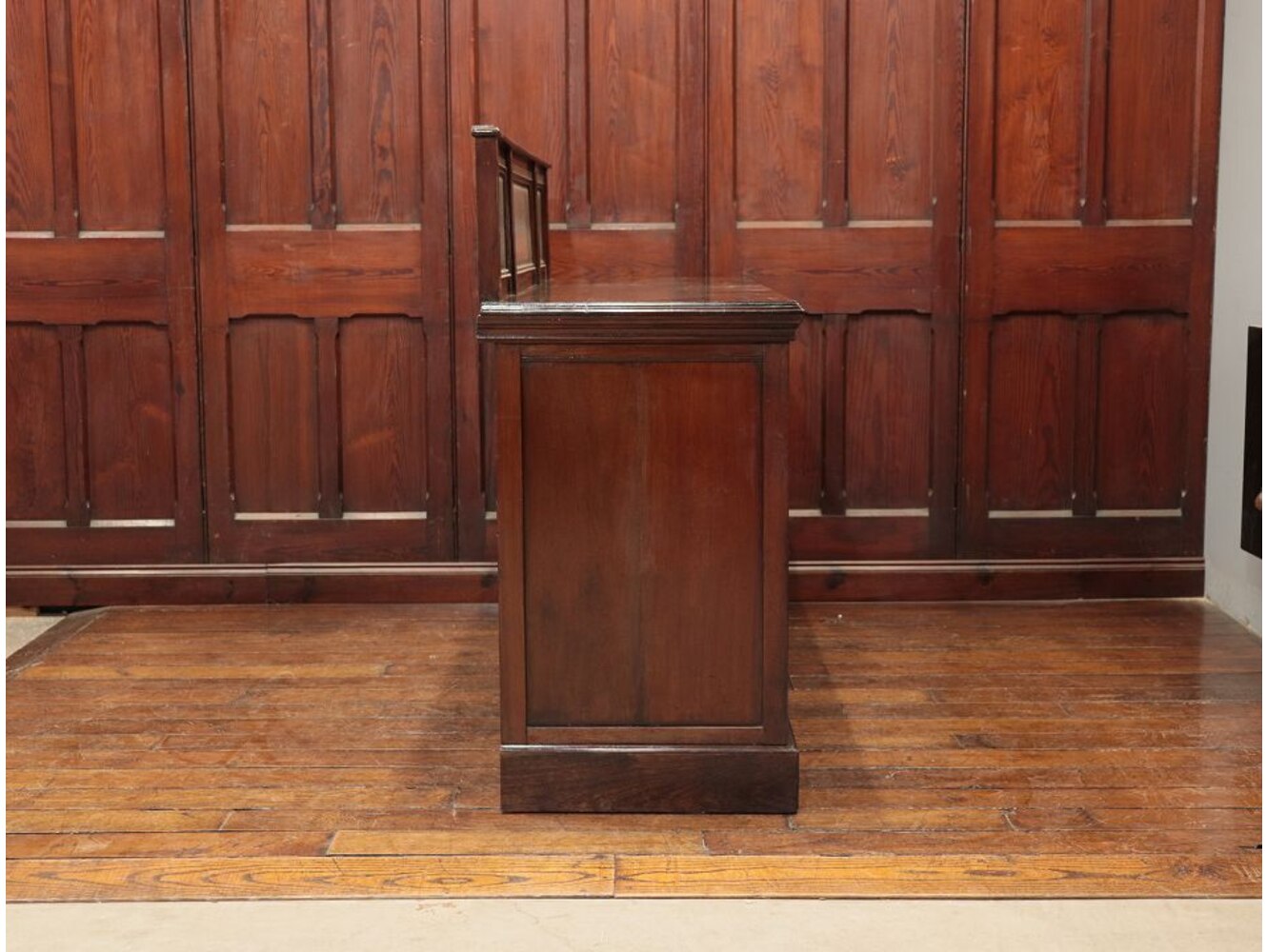 ミラーバックサイドボード