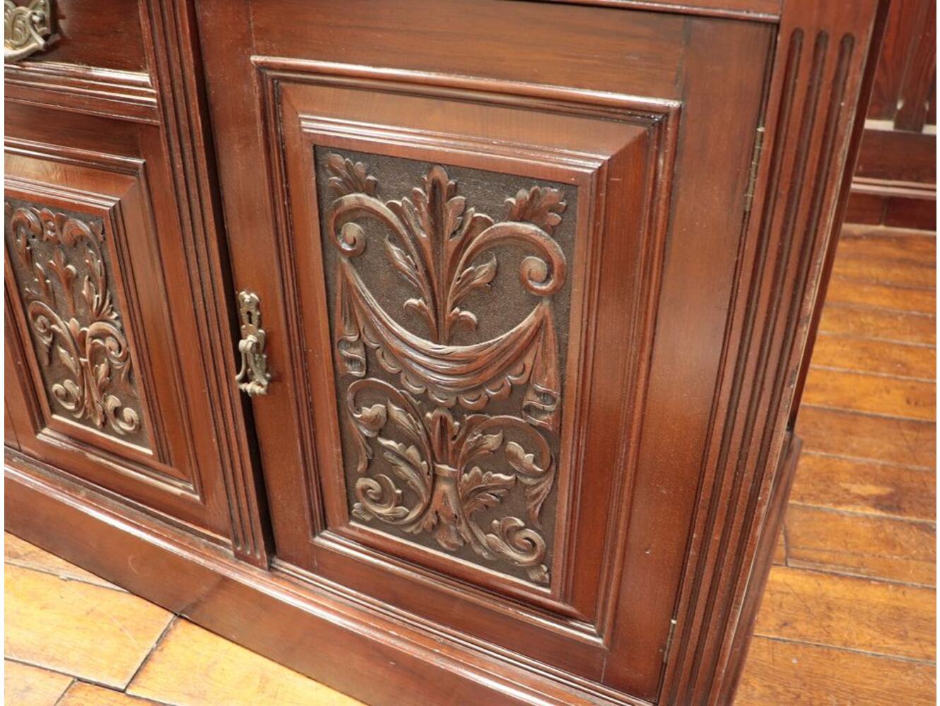 ミラーバックサイドボード