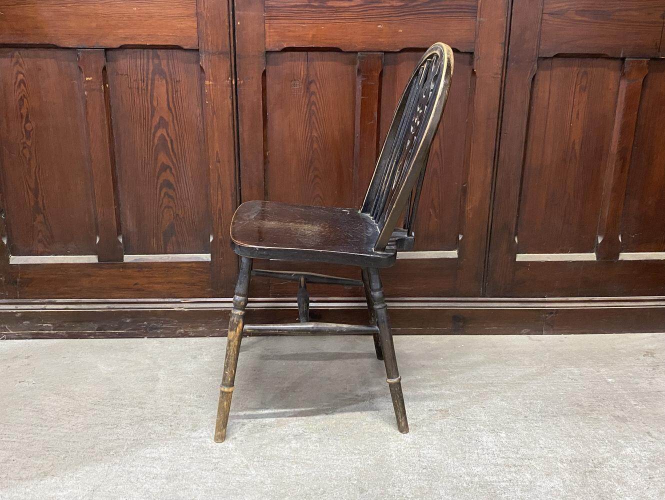 ホイールバックチェア