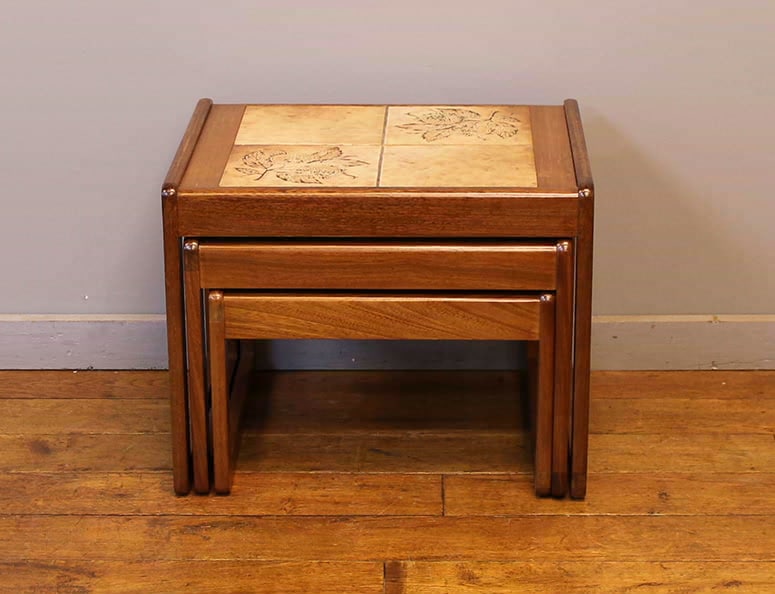 ネストテーブル