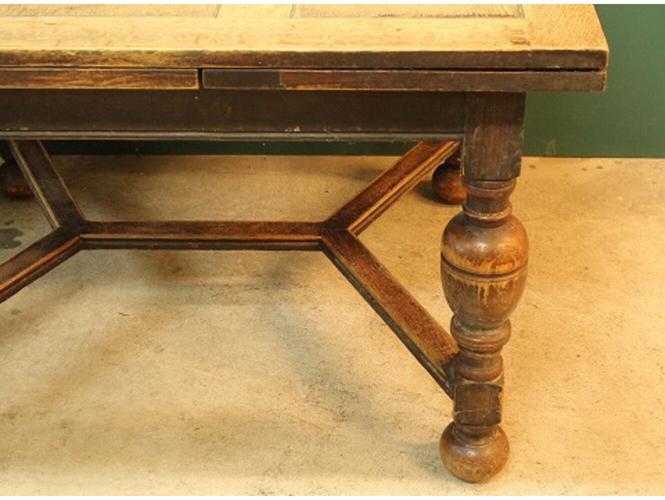 ドローリーフテーブル