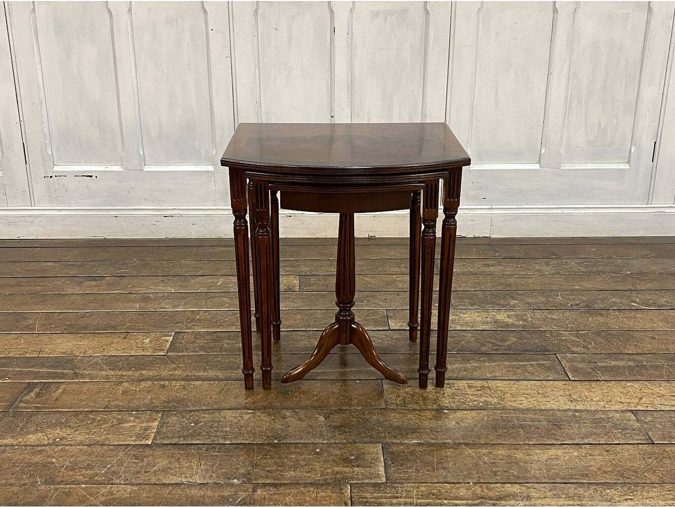 ネストテーブル