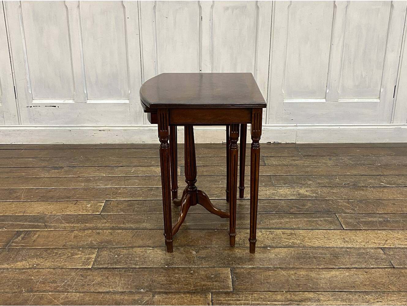 ネストテーブル