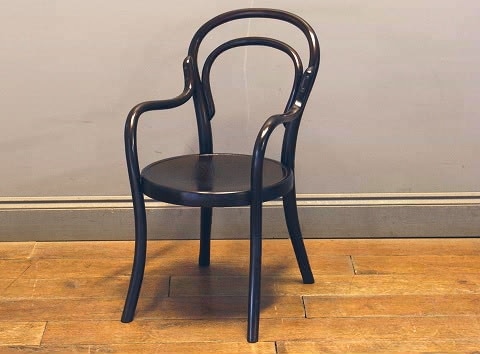 ベントウッドキッズアームチェア Mundus and J&J Kohn