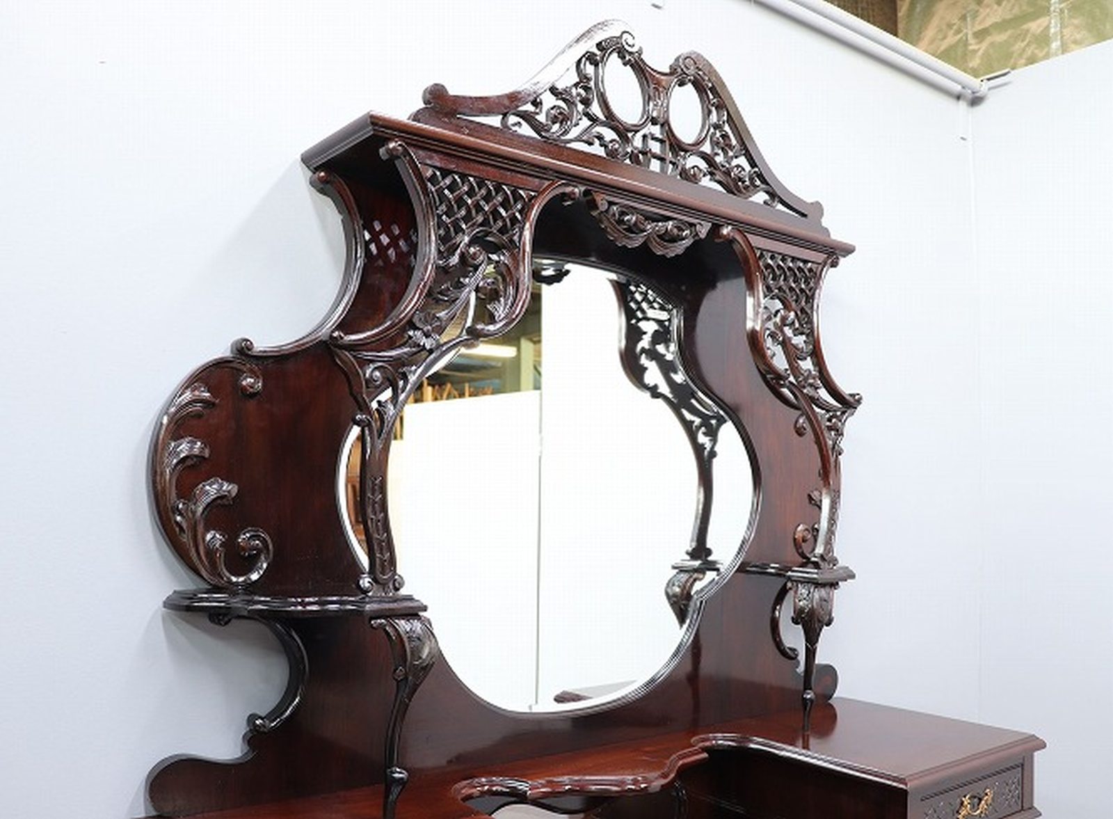 ミラーバックサイドボード