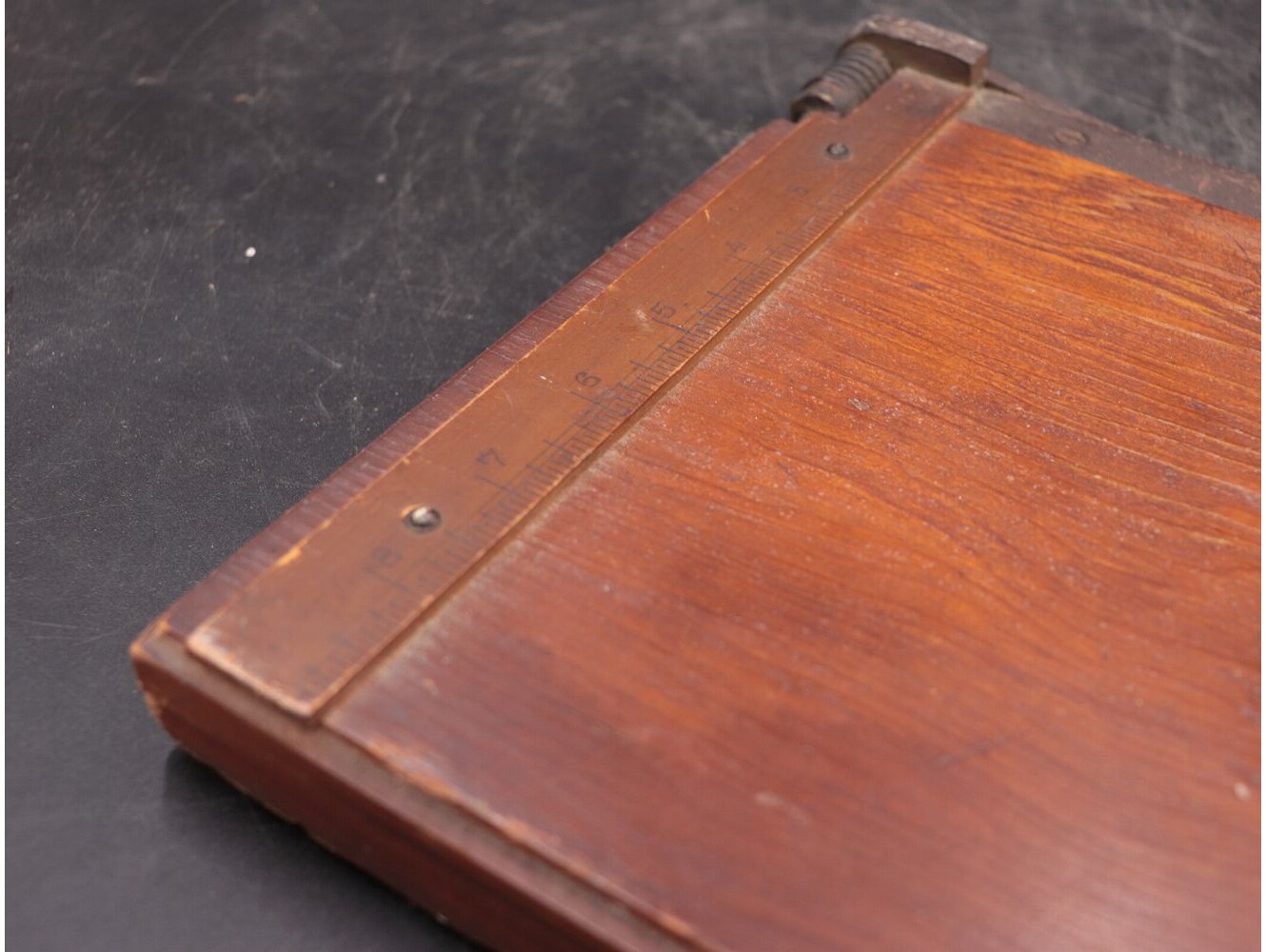 ペーパーカッター