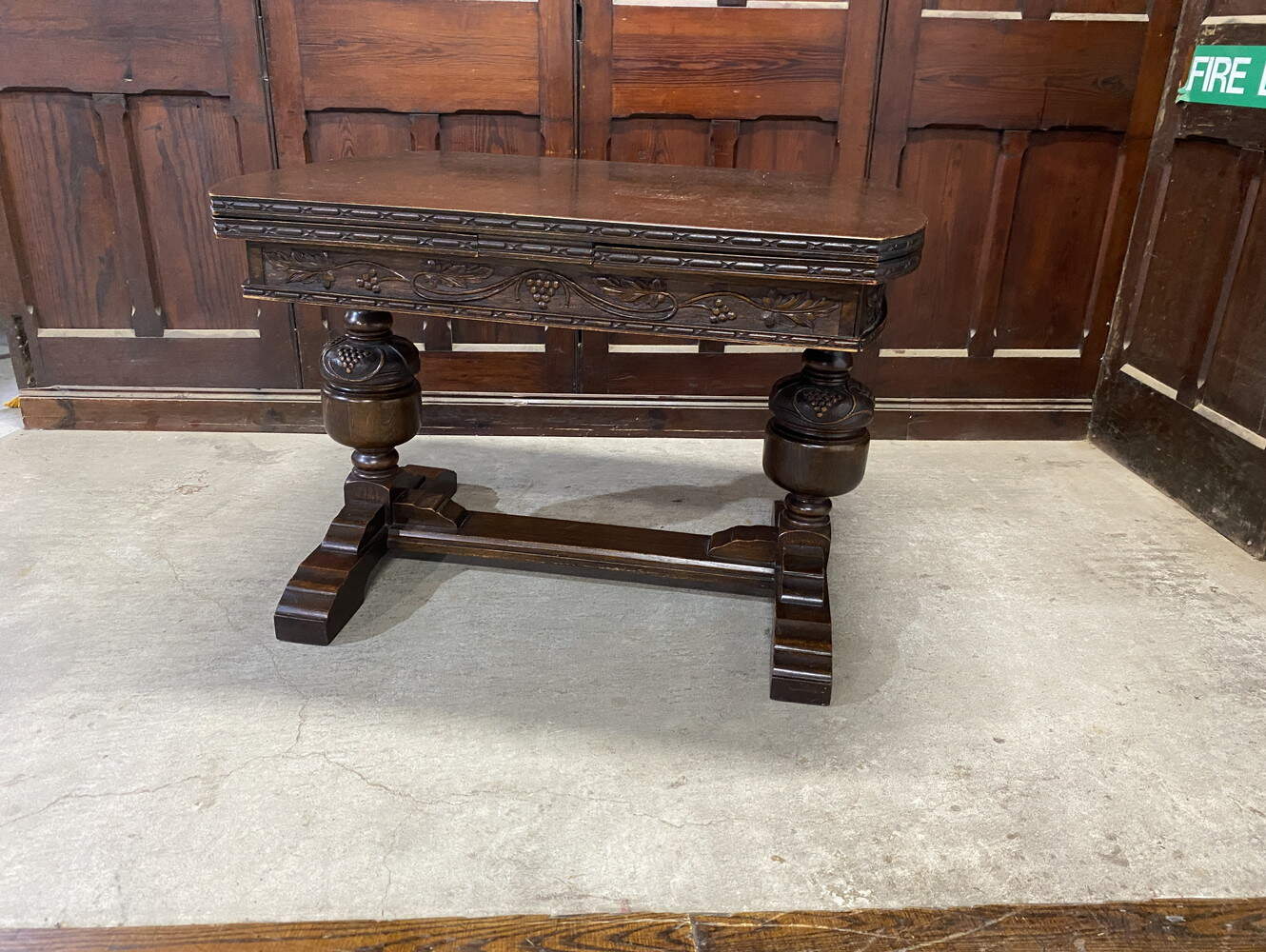 ドローリーフテーブル